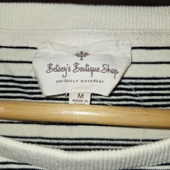 Betsy's Boutique Shop Women's Black and White Cotton Shirt - Picture 2 of 4